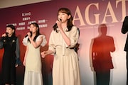 ミュージカル「AGATHA（アガサ）」製作発表記者会見の歌唱披露より、花總まり（写真中央）。