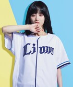 山下美月扮する成瀬あかり。