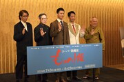 スーパー歌舞伎「もののけ姫」製作発表記者会見の様子。左から横内謙介、市川中車、市川團子、中村壱太郎、スタジオジブリの鈴木敏夫代表取締役プロデューサー。