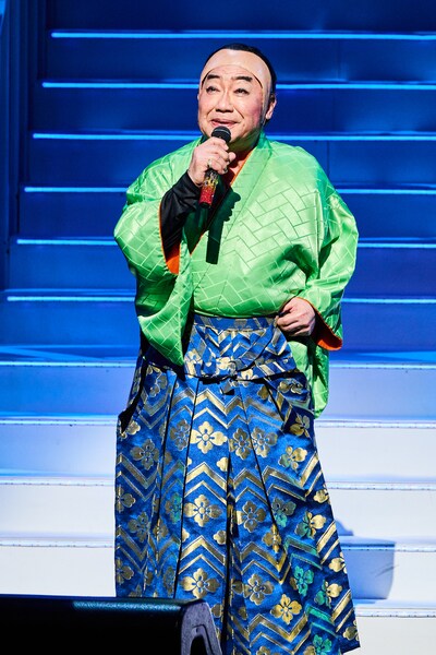 コロッケ芸能生活45周年記念「歌・舞・笑SPECIAL」より。（撮影：小林俊史）