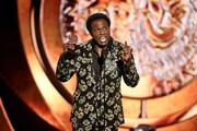 第79回トニー賞でミュージカル部門主演男優賞を獲得し、スピーチするジョシュア・ヘンリー。©GettyImages