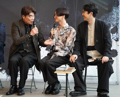 「リア王」製作発表記者会見より。すでに心を通わせた様子のグロスター家を演じる面々。左から村田雄浩、三浦涼介、大野拓朗。
