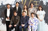 「リア王」製作発表記者会見より。前列左から村田雄浩、中村芝翫、松下由樹、後列左から井上尊晶、大野拓朗、朝月希和、三浦涼介、井上小百合。