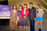 ミュージカル「神経衰弱ぎりぎりの女たち」出演者。左から長井短、秋山菜津子、望海風斗、髙嶋政宏、和希そら。（撮影：加藤春日）