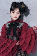 牧浦乙葵扮するグラスミュッケ。