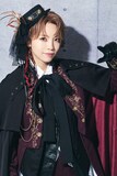 生田輝扮するアドラー。