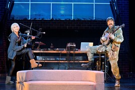 紫吹淳・伊原剛志の「アーネスト・シャクルトンに愛されて」本日開幕、紫吹はキスシーンに言及