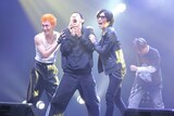 柿喰う客 新作本公演2026「真ッ逆様」より。（撮影：サギサカユウマ）