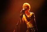柿喰う客 新作本公演2026「真ッ逆様」より。（撮影：サギサカユウマ）