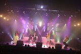 柿喰う客 新作本公演2026「真ッ逆様」より。（撮影：サギサカユウマ）