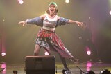 柿喰う客 新作本公演2026「真ッ逆様」より。（撮影：サギサカユウマ）