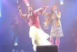 柿喰う客 新作本公演2026「真ッ逆様」より。（撮影：サギサカユウマ）