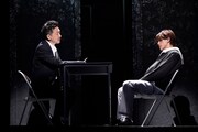 舞台「逃亡者は北へ向かう」より。（撮影：宮坂浩見）
