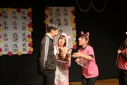 劇団zzZ° 第9回公演「フランドン中学校2年3組ブタがいた教室」より。