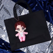 永久輝せあのTAKARAZUKA スターぬいぐるみを観劇バッグに装着した例。