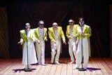 フライングシアター自由劇場 第7回公演 バーレスク音楽劇「豪華客船タイクツニック号沈没」より。