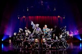 シルク・ドゥ・ソレイユ「クーザ」過去公演より、「スケルトン・ダンス」。©Cirque du Soleil 2026