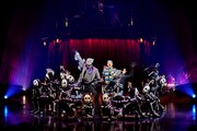 シルク・ドゥ・ソレイユ「クーザ」過去公演より、「スケルトン・ダンス」。©Cirque du Soleil 2026