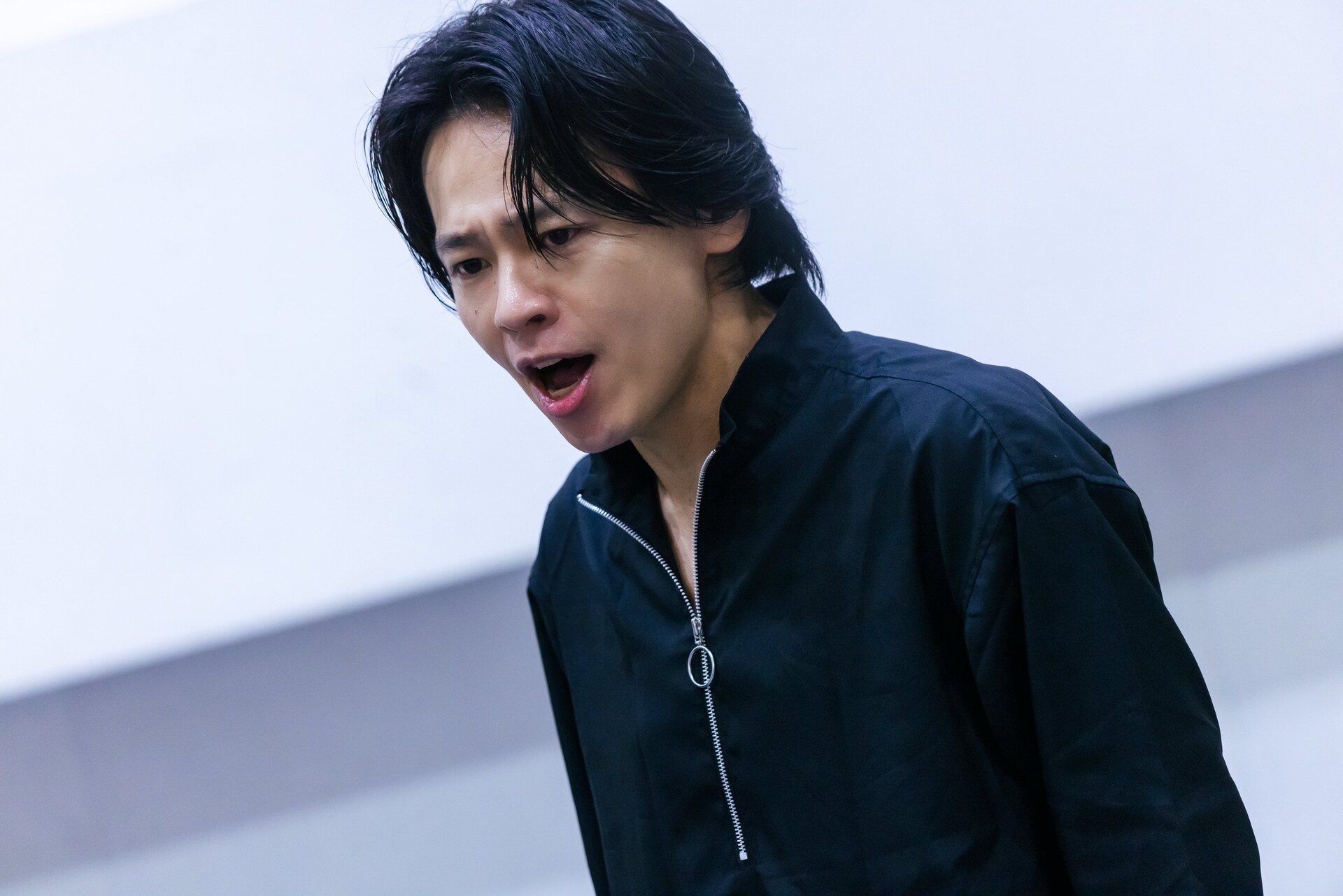 ミュージカル「空白の響き」稽古場写真到着、中川晃教・島太星ら出演