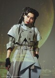 田野優花扮する天都己一香。