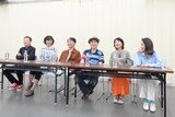 第三舞台2026「パレイドリア」合同取材会より、左から鴻上尚史、山下裕子、小須田康人、大高洋夫、長野里美、筒井真理子。