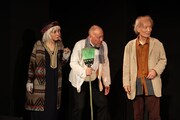 川村毅＆小林勝也「路上」シリーズ最新作が開幕、千葉哲也・占部房子らが丁々発止の掛け合い見せる