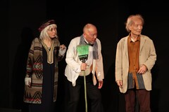 川村毅＆小林勝也「路上」シリーズ最新作が開幕、千葉哲也・占部房子らが丁々発止の掛け合い見せる