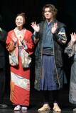 PARCO PRODUCE 2026「うま－馬に乗ってこの世の外へ－」開幕前会見の様子。左から音月桂、小瀧望。