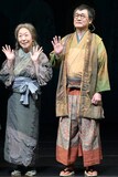 PARCO PRODUCE 2026「うま－馬に乗ってこの世の外へ－」開幕前会見の様子。左から梅沢昌代、安井順平。