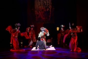 男たちの愛憎、“女形”の宿命…花組芝居「レッド・コメディ～赤姫祀り～」再演開幕