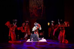 男たちの愛憎、“女形”の宿命…花組芝居「レッド・コメディ～赤姫祀り～」再演開幕