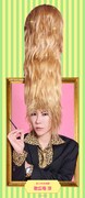 歌広場淳扮するおこのみ太郎。そびえ立つ金髪ヘアーがフルサイズで収められたバージョン。