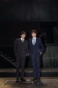 舞台「gift」に出演する染谷俊之（左）、和田琢磨（右）。