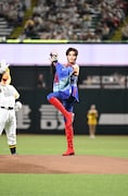 舞台「メイジ・ザ・キャッツアイ」セレモニアルピッチに登場した藤原紀香。