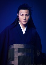 藤田玲扮する夏油傑のビジュアル。