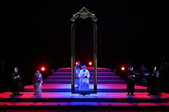 “神聖朗読劇”「カリギュラ」開幕、緒方恵美ら回替わりで暴君演じる