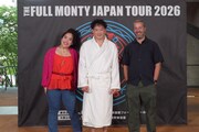 日米合作ブロードウェイミュージカル「フル・モンティ」取材会の様子。左からゆりやんレトリィバァ、山本耕史、トレイ・エレット。
