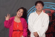 日米合作ブロードウェイミュージカル「フル・モンティ」取材会の様子。左からゆりやんレトリィバァ、山本耕史。