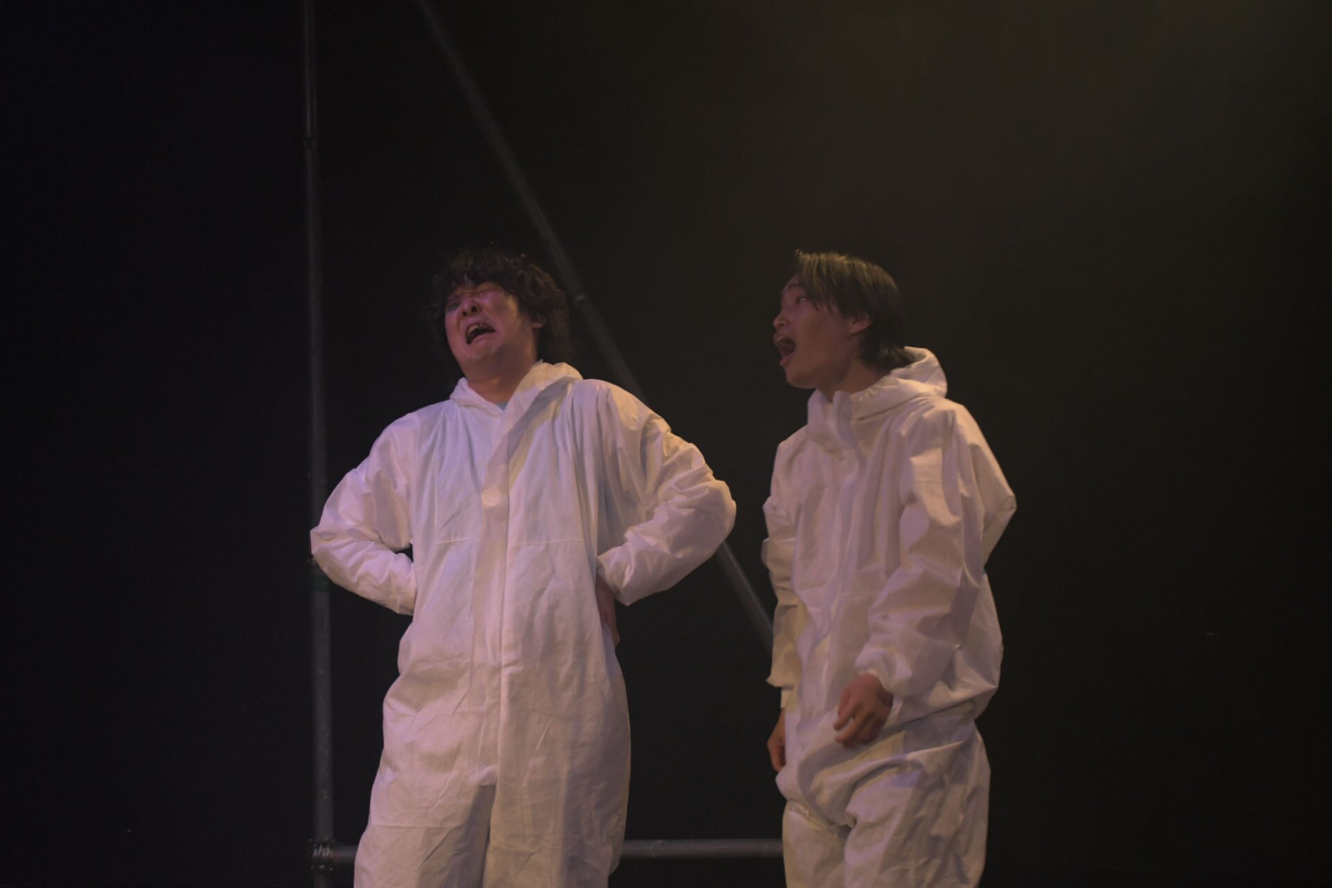 舞台は“第八次世界大戦”、鯨族[Cetaceans]旗揚げ公演「replica-怪獣の