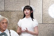 影山優佳（中央）