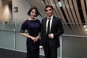 宝塚歌劇月組「NINE」囲み取材より、左から天紫珠李、鳳月杏。