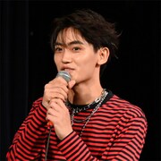 ミュージカル「RENT」2026年公演の製作発表記者会見の様子。髙橋颯。
