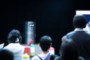 捩子ぴじん+YCAM「せいせいのせんせい」より。（Photo by Hajime Kato）