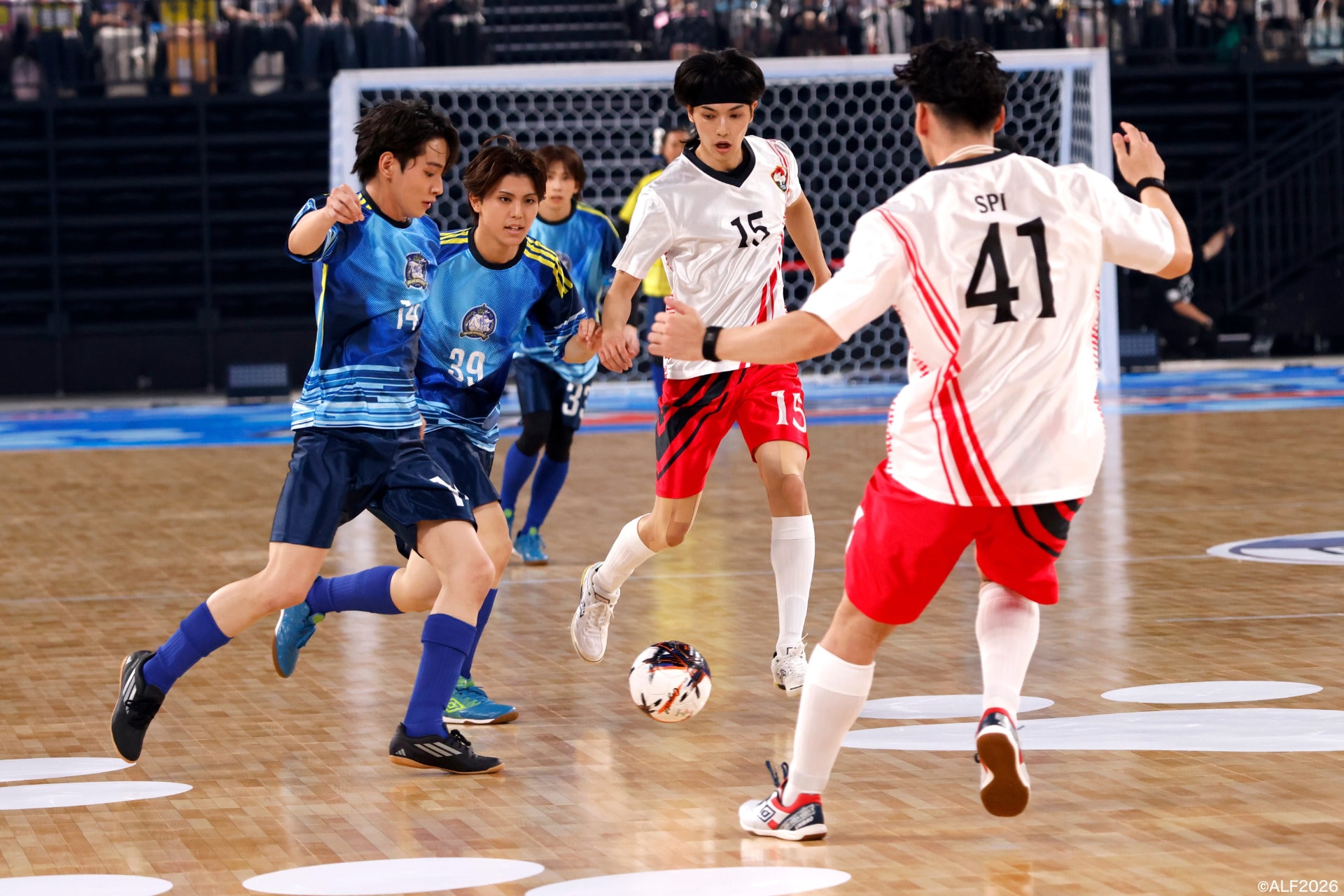 井上芳雄、浦井健治、山崎育三郎がブロスの表紙に、「トライベッカ」を