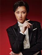 水の江瀧子を演じる凰稀かなめのビジュアル。