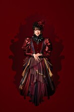 小清水亜美のキャストビジュアル。