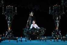 劇団四季 ミュージカル「オペラ座の怪人」より。(撮影:阿部章仁)