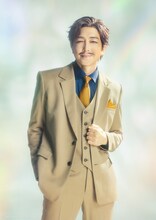 舘形比呂一扮する天立桂樹。