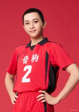 奥村等士扮する海信行。