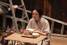 小口舞馨 一人芝居「百日紅の色」稽古の様子。